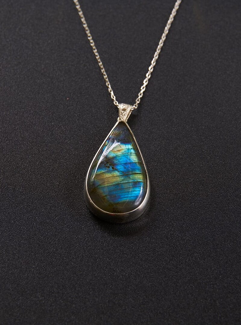 Oval Kesim Labradorit Kolye