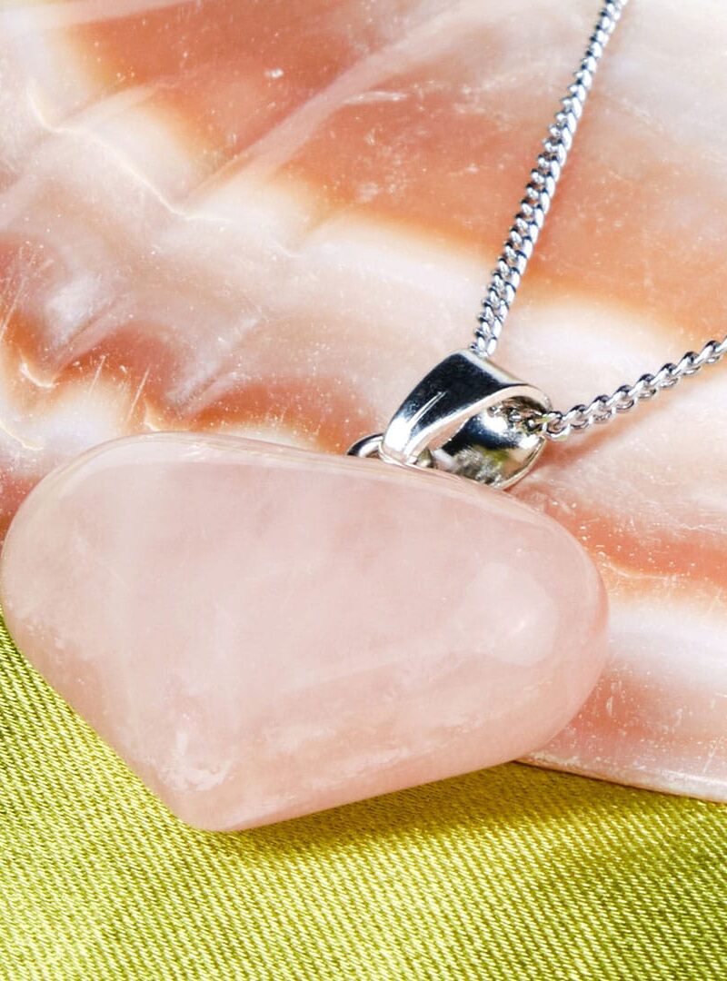 Alternative view of MİNİK KALP PEMBE KUVARS KOLYE