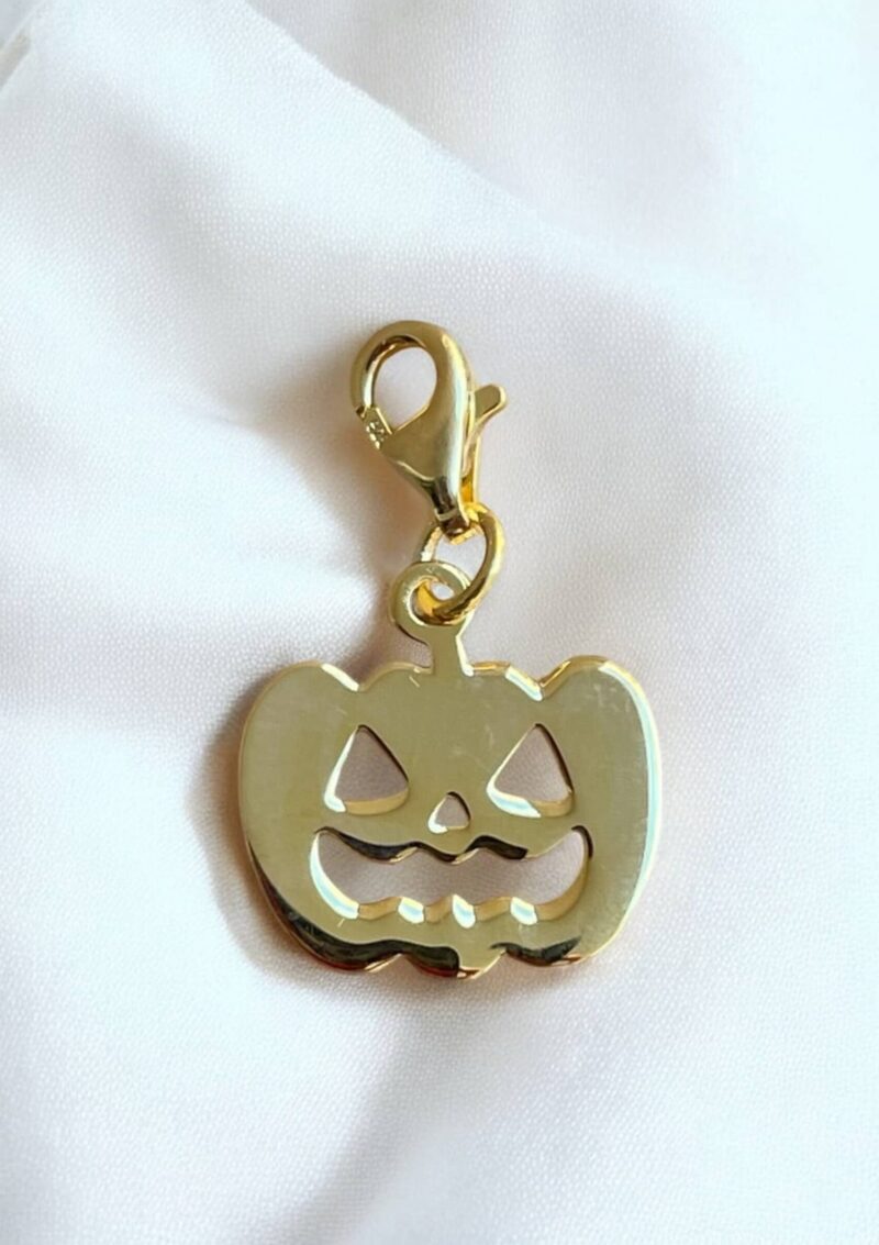 HALLOWEEN CHARM
